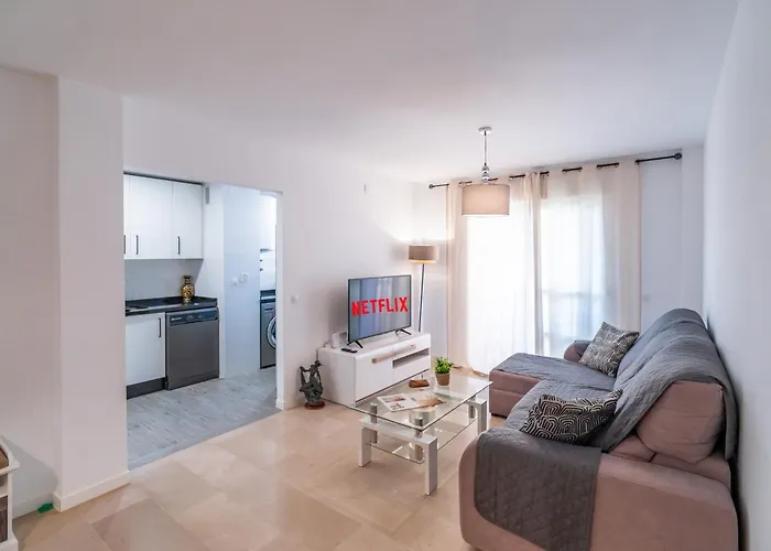 Casa Playa Guadalmar, Beautiful Apartment In Front Of The Sea, Wifi, Ac, Smart Tv, Private Parking
