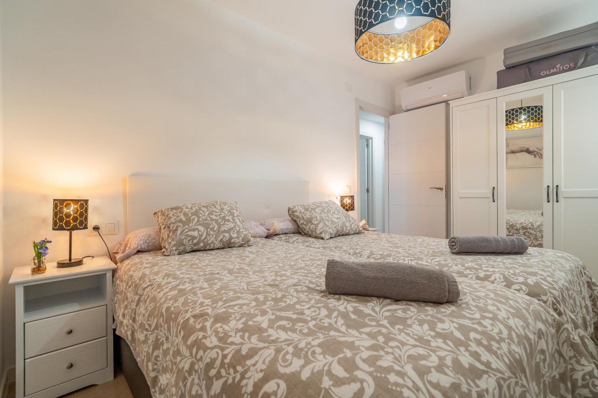 Casa Playa Guadalmar, Beautiful In Front Of The Sea, Wifi, Ac, Smart Tv, Private Parking Appartement *