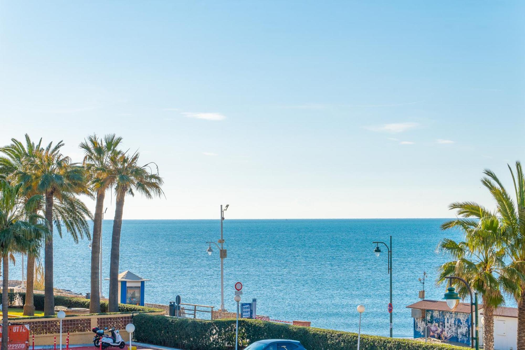 Appartement Casa Playa Guadalmar, Beautiful In Front Of The Sea, Wifi, Ac, Smart Tv, Private Parking *