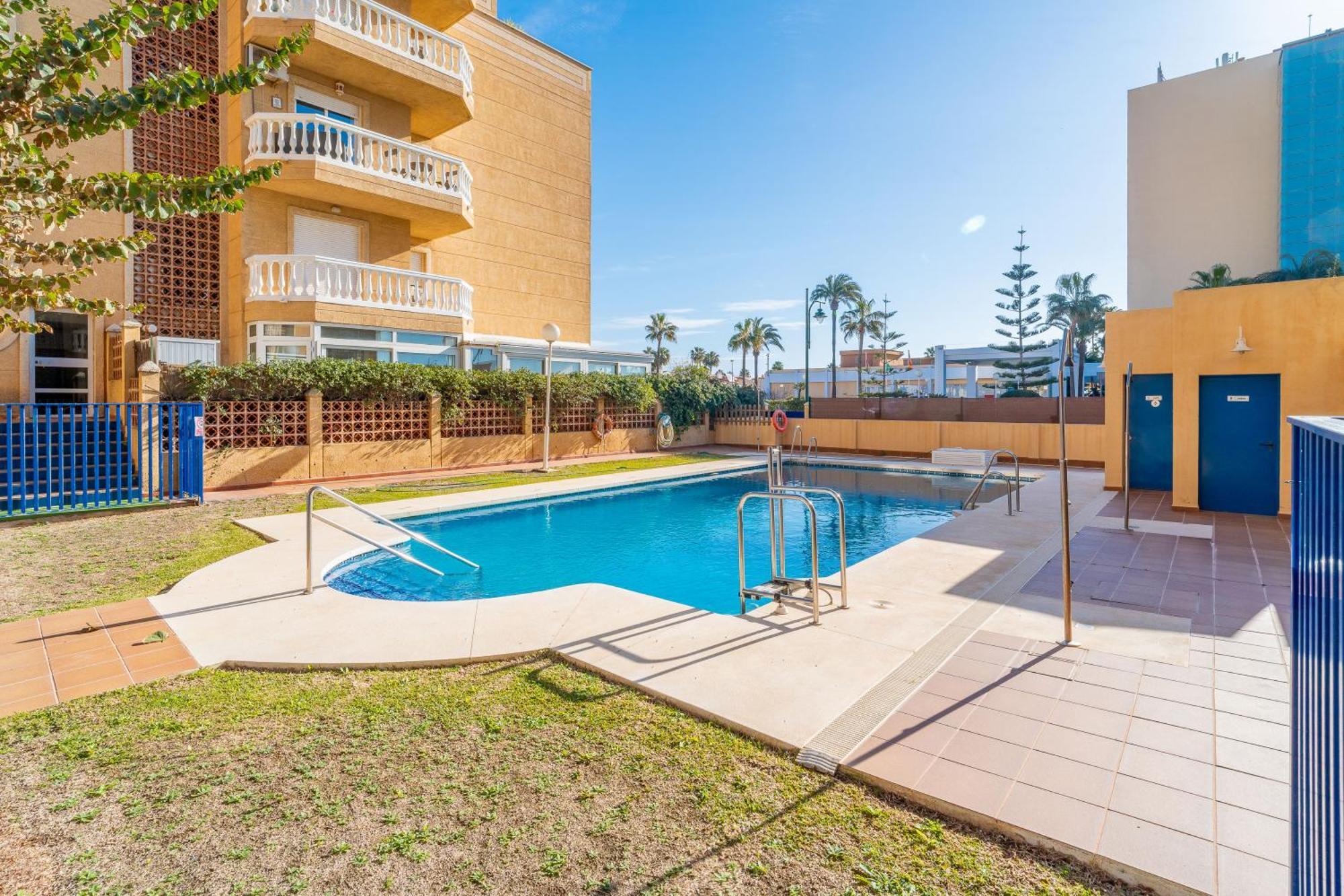 Appartement Casa Playa Guadalmar, Beautiful In Front Of The Sea, Wifi, Ac, Smart Tv, Private Parking Málaga