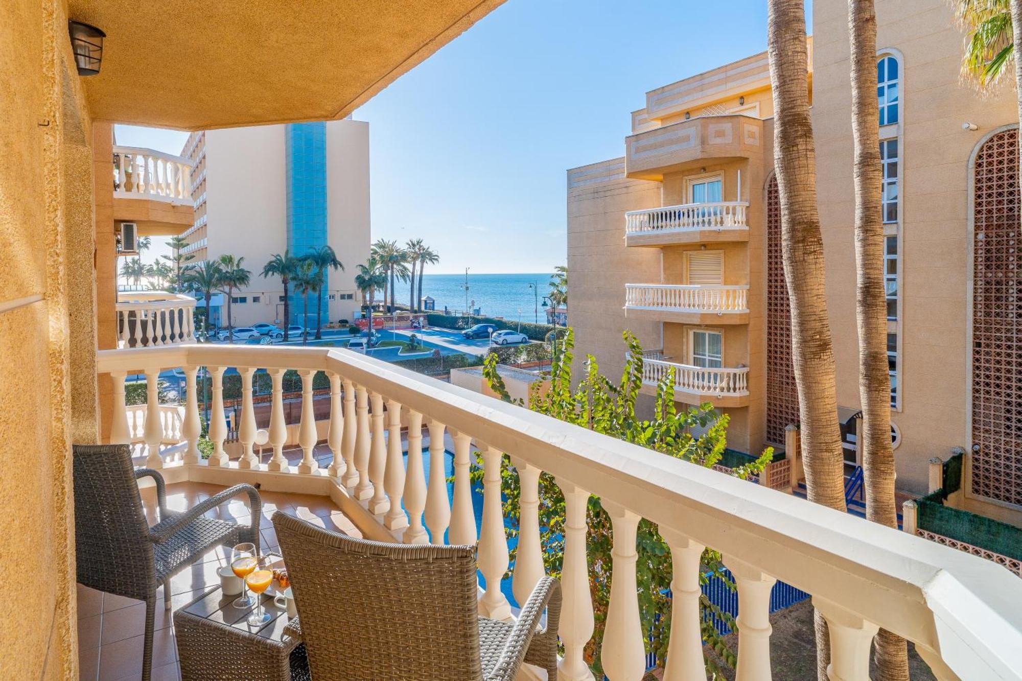 Appartement Casa Playa Guadalmar, Beautiful In Front Of The Sea, Wifi, Ac, Smart Tv, Private Parking Málaga